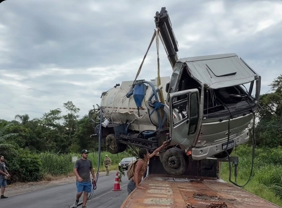 Colisão entre Carro e Caminhão na SC-415