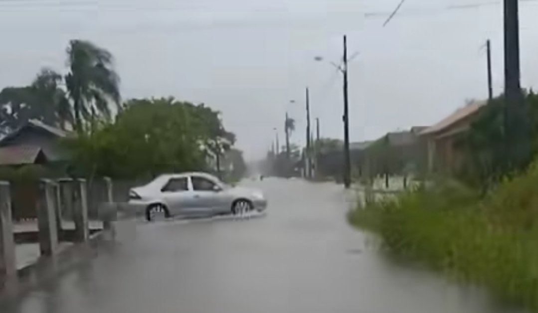 Imagem mostrando área alagada na Praia do Ervino