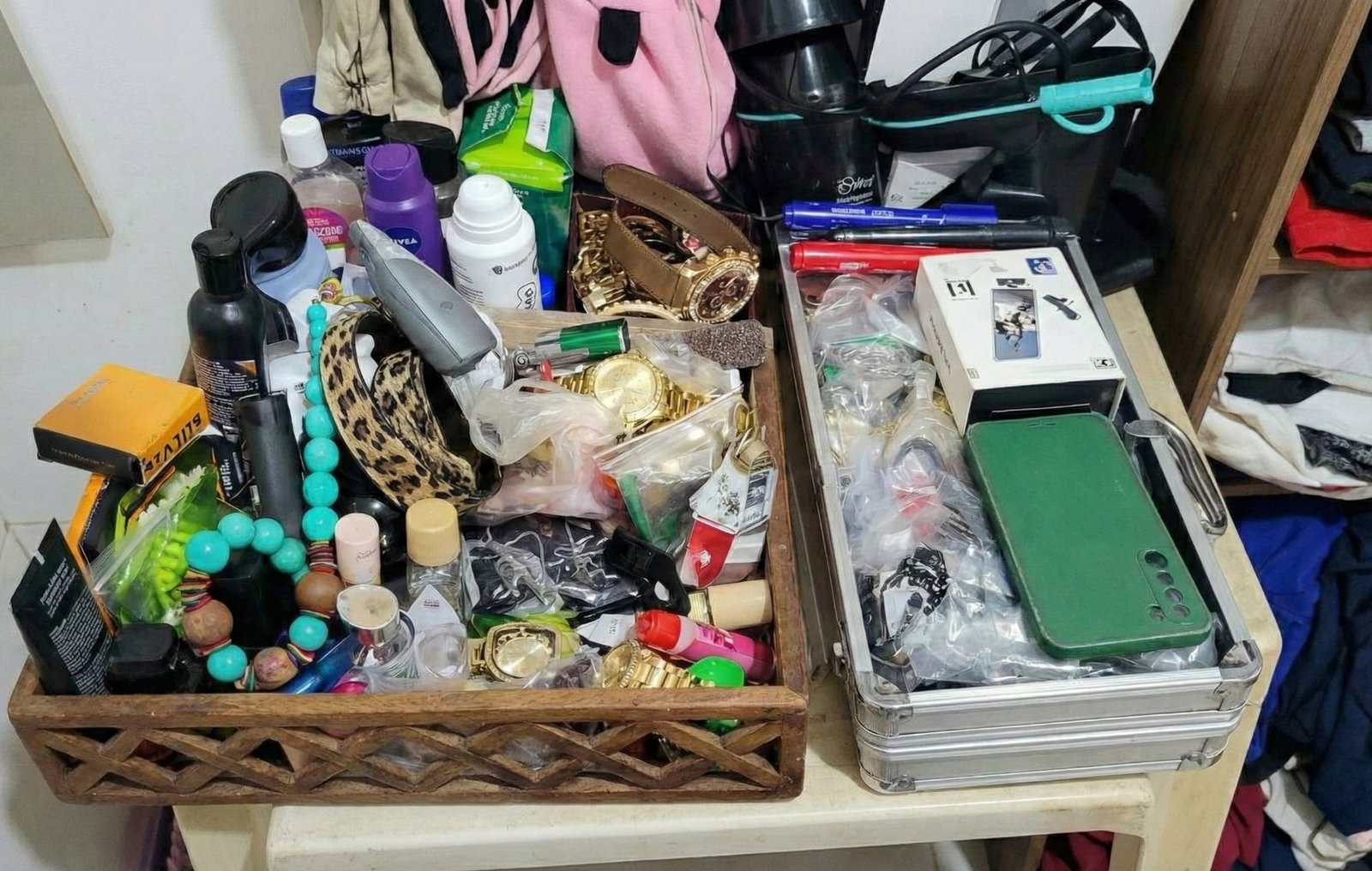 Itens furtados recuperados pela polícia na Praia do Ervino