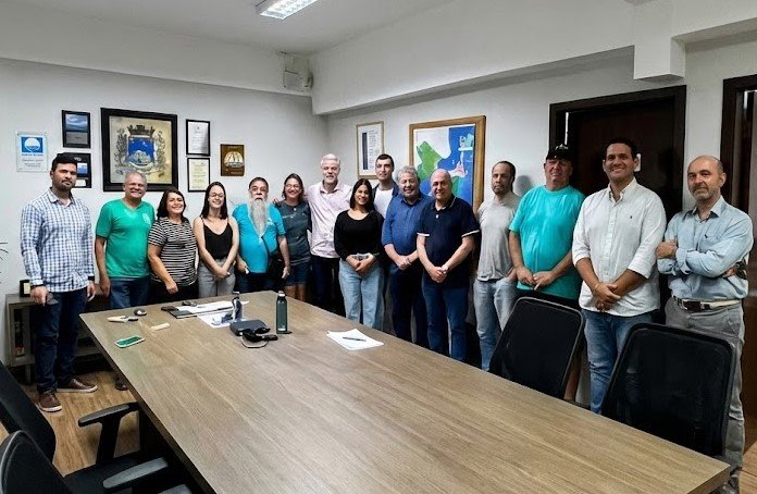 Reunião comunitária na Praia do Ervino sobre REURB