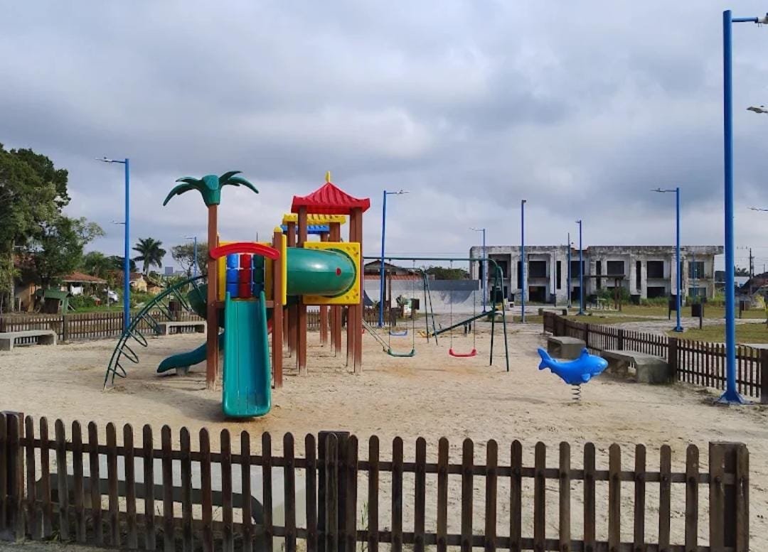 Praça Tamboretes em manutenção