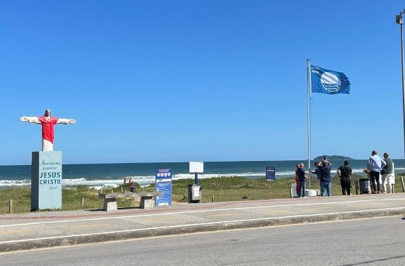 Praia do Ervino com a Bandeira Azul