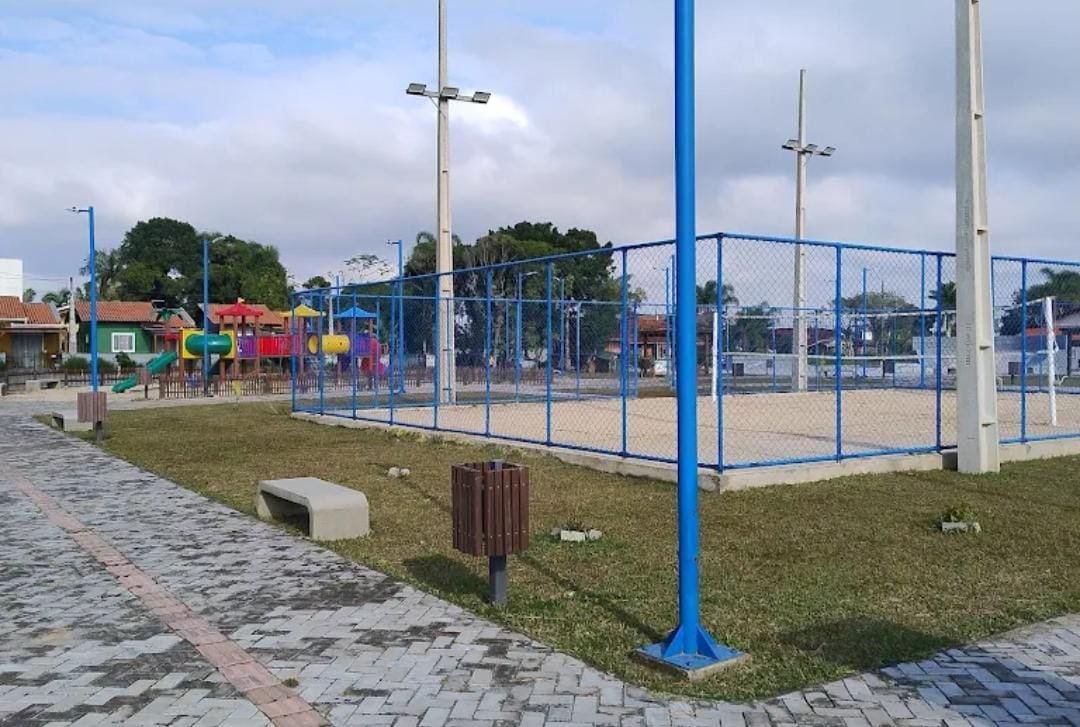 Detalhe do espaço público da Praça Tamboretes