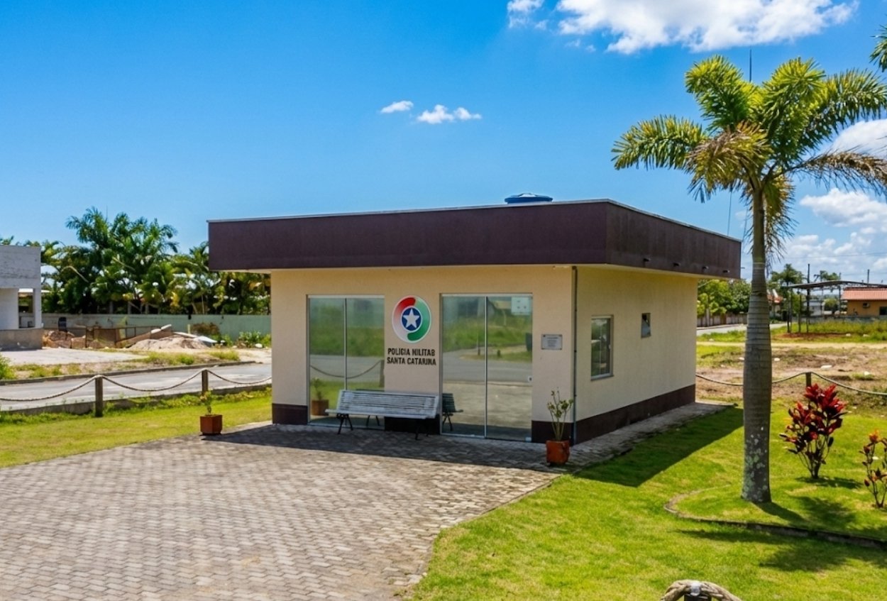 Produtos furtados recuperados pela polícia na Praia do Ervino