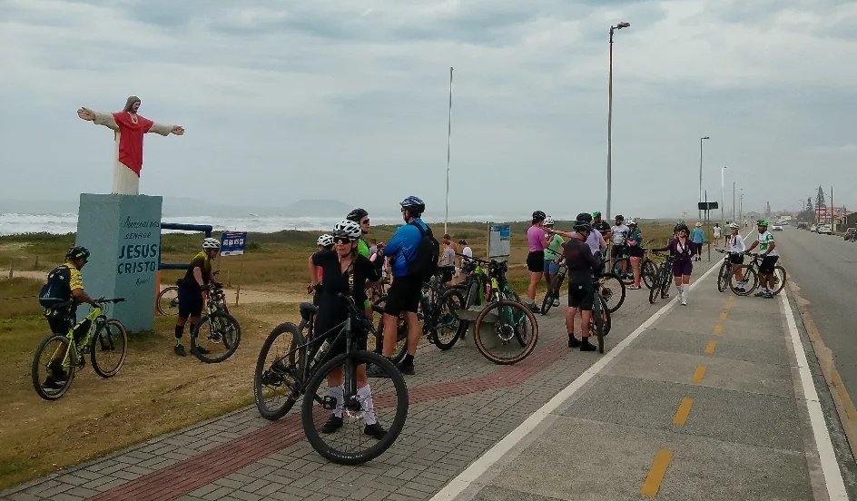 Grupo de ciclistas reunido