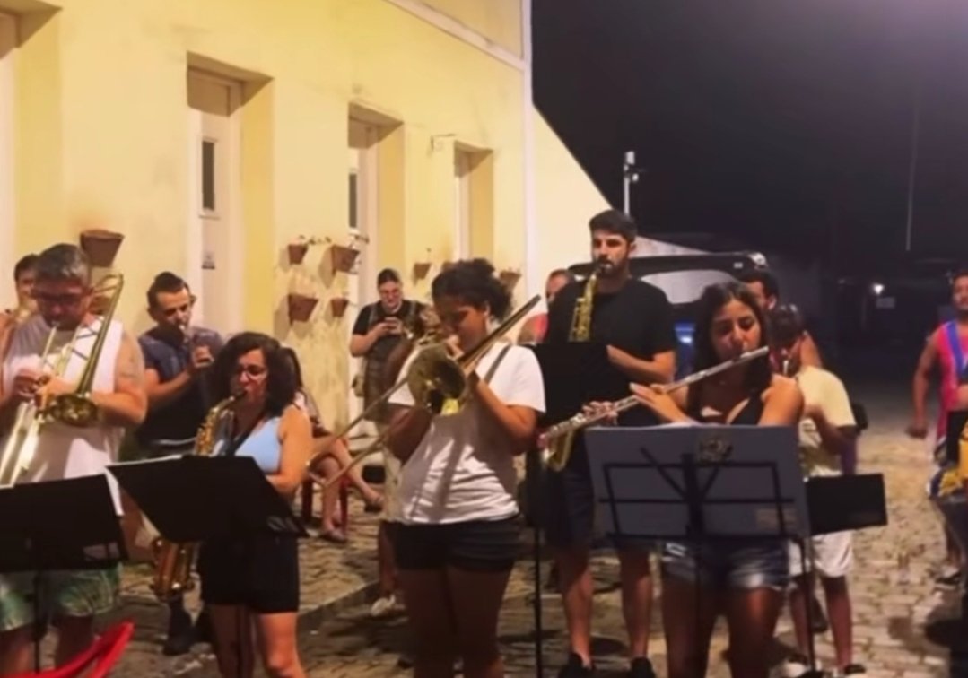 Banda tocando no Esquenta de Carnaval no Centro Histórico de São Francisco do Sul