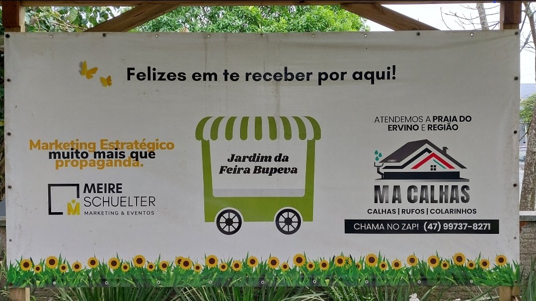 Detalhe de uma das tendas da Feira Bupeva