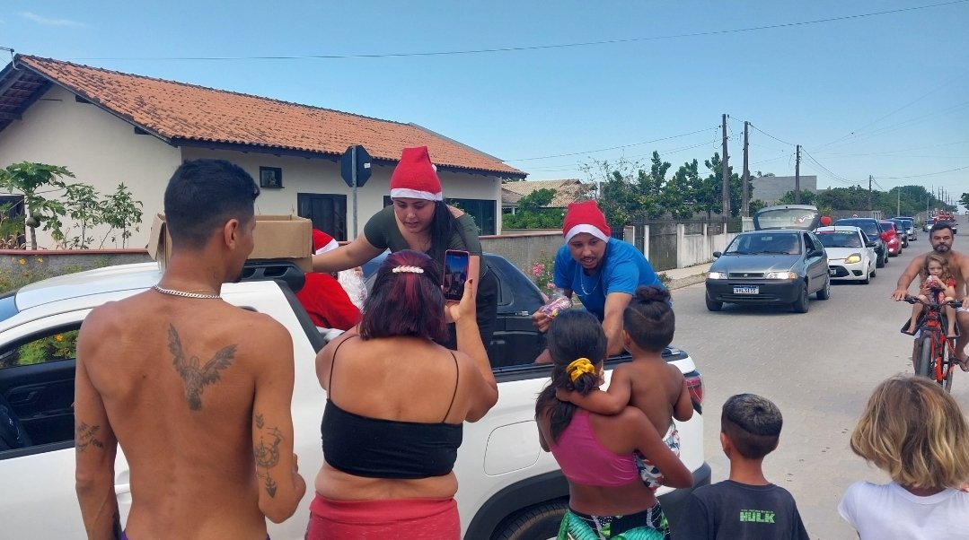 Carreta do Papai Noel na Praia do Ervino