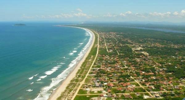 Vista da orla da Praia do Ervino