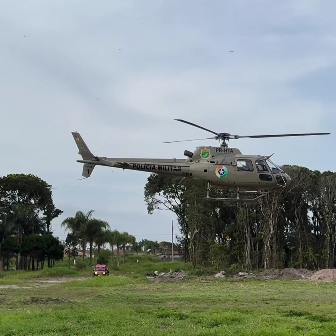 Equipe de resgate no local do acidente no Ervino