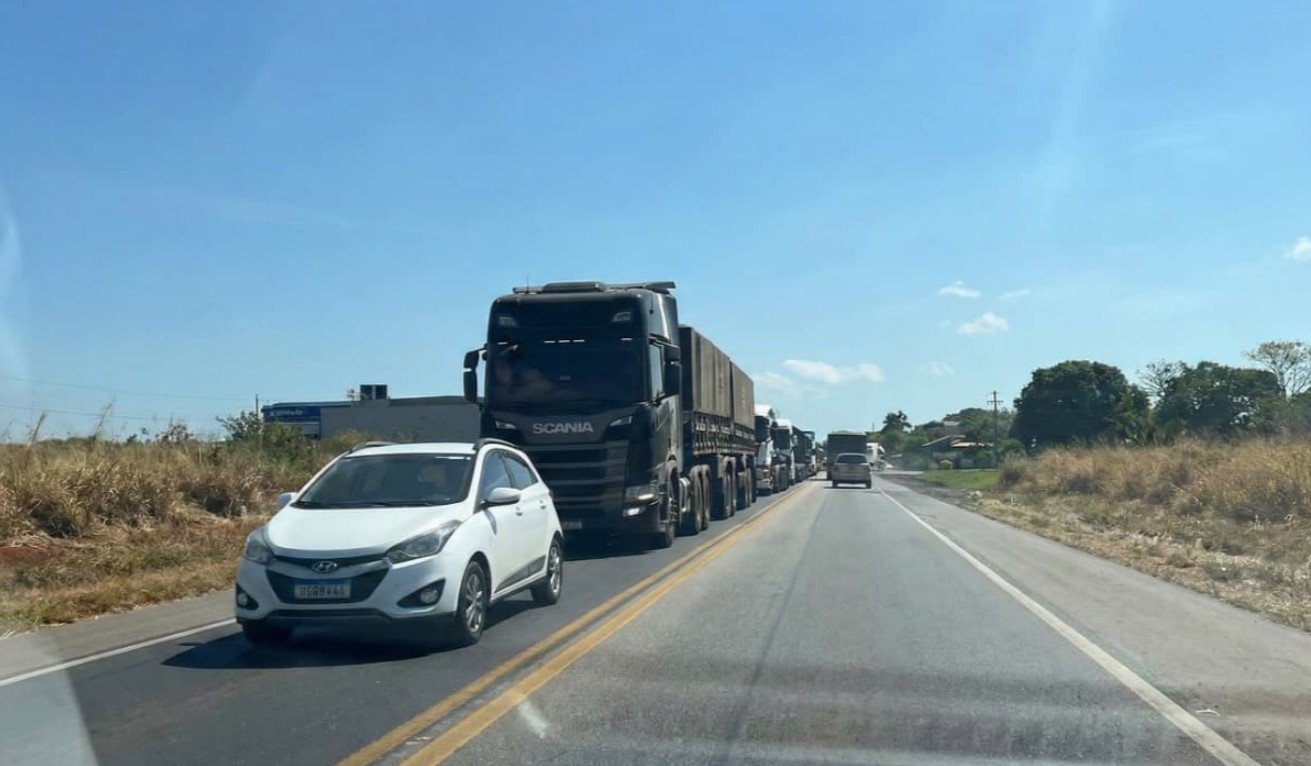 Vereador Oda Carvalho criticando a manutenção na BR-280