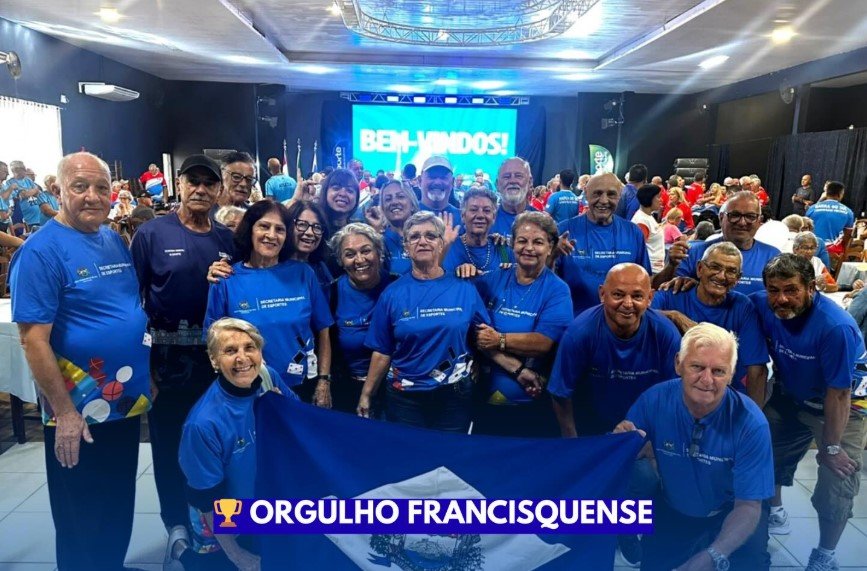 Atletas da terceira idade de São Francisco do Sul comemorando as conquistas.