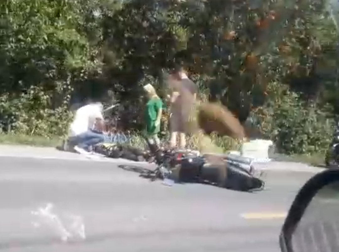 Detalhe do acidente entre carro e moto