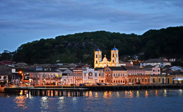 Vista da Baía da Babitonga em São Francisco do Sul.